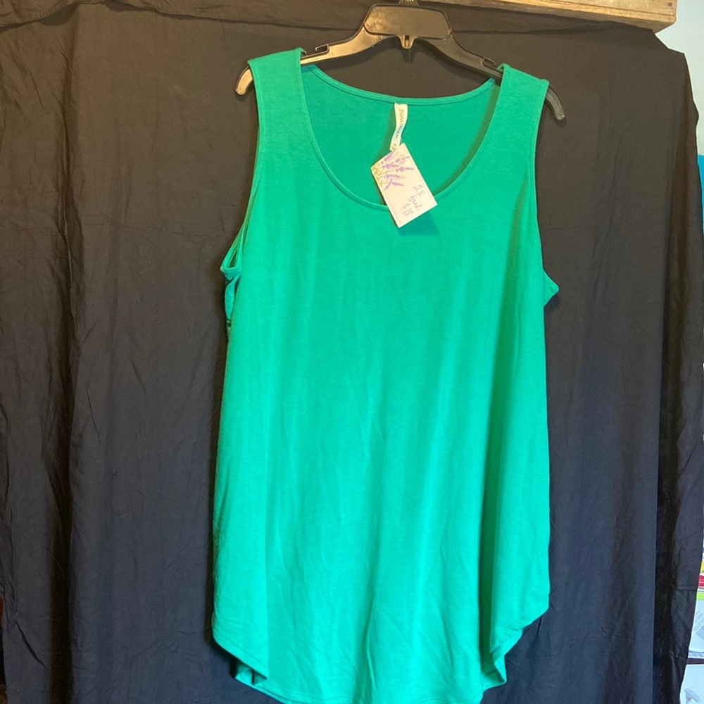 2X green Zenana Premium round-hemmed top - new w/tags